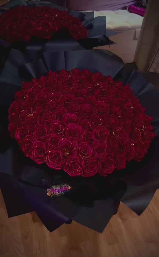 100 Roses with gold sparkles